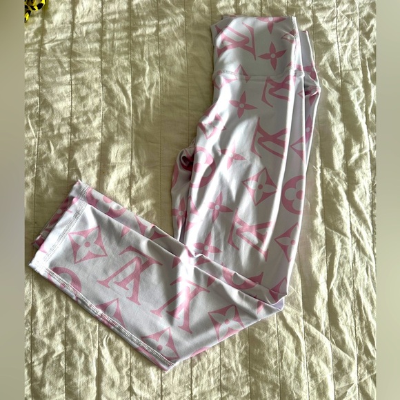 Pink and White L🌟V Patterned Leggings - Picture 1 of 3